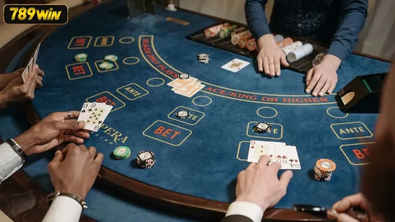 Baccarat là trò chơi bài phổ biến tại các sòng bạc thế giới Baccarat là trò chơi bài phổ biến tại các sòng bạc thế giới