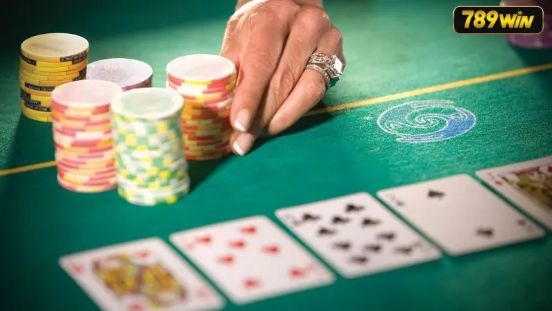 Poker là trò chơi bài phổ biến nhất hiện nay trong các sòng bạc thu hút người chơi tìm đến Poker là trò chơi bài phổ biến nhất hiện nay trong các sòng bạc thu hút người chơi tìm đến